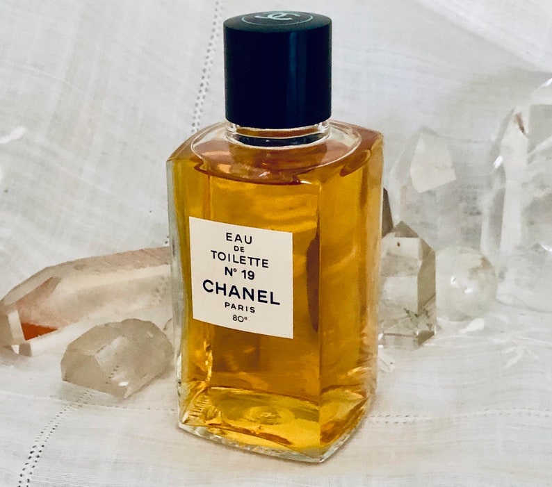 Chanel, No. 19, 118 ml. or 4oz. Flacon, Eau de Toilette, 1970, Paris, France .. image 3