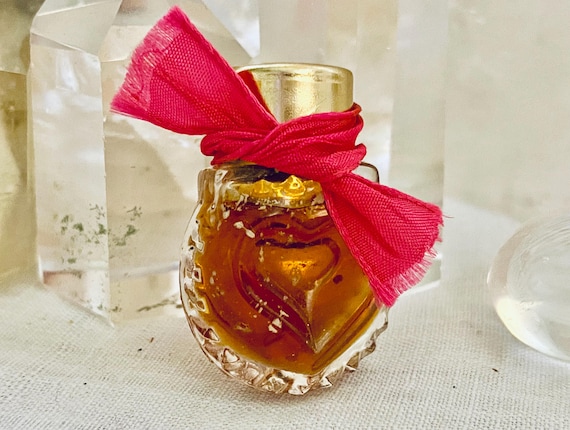 Nina Ricci, Coeur Joie, 'Joyful Heart', 2 ml. or 0.067 oz. Flacon, Parfum Extrait, One Heart, Lalique, 1946, 1948, Paris, France ..