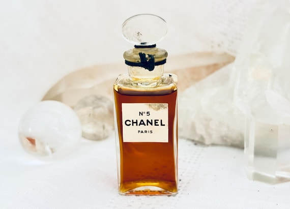 Chanel, No. 5, 7.5 ml. or 0.25 oz Flacon, Parfum Extrait, 1921, 1950, Paris, France ..