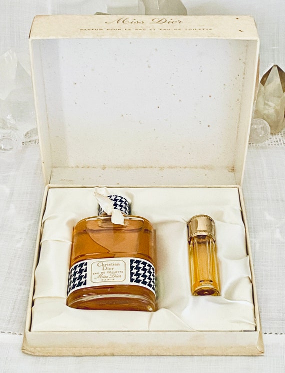 Christian Dior, Miss Dior, Coffret Set, 60 ml. or 2 oz. Flacon, Eau de Toilette, 3.7 ml. or 0.13 Parfum Extrait, 1947, 1960, Paris, France .