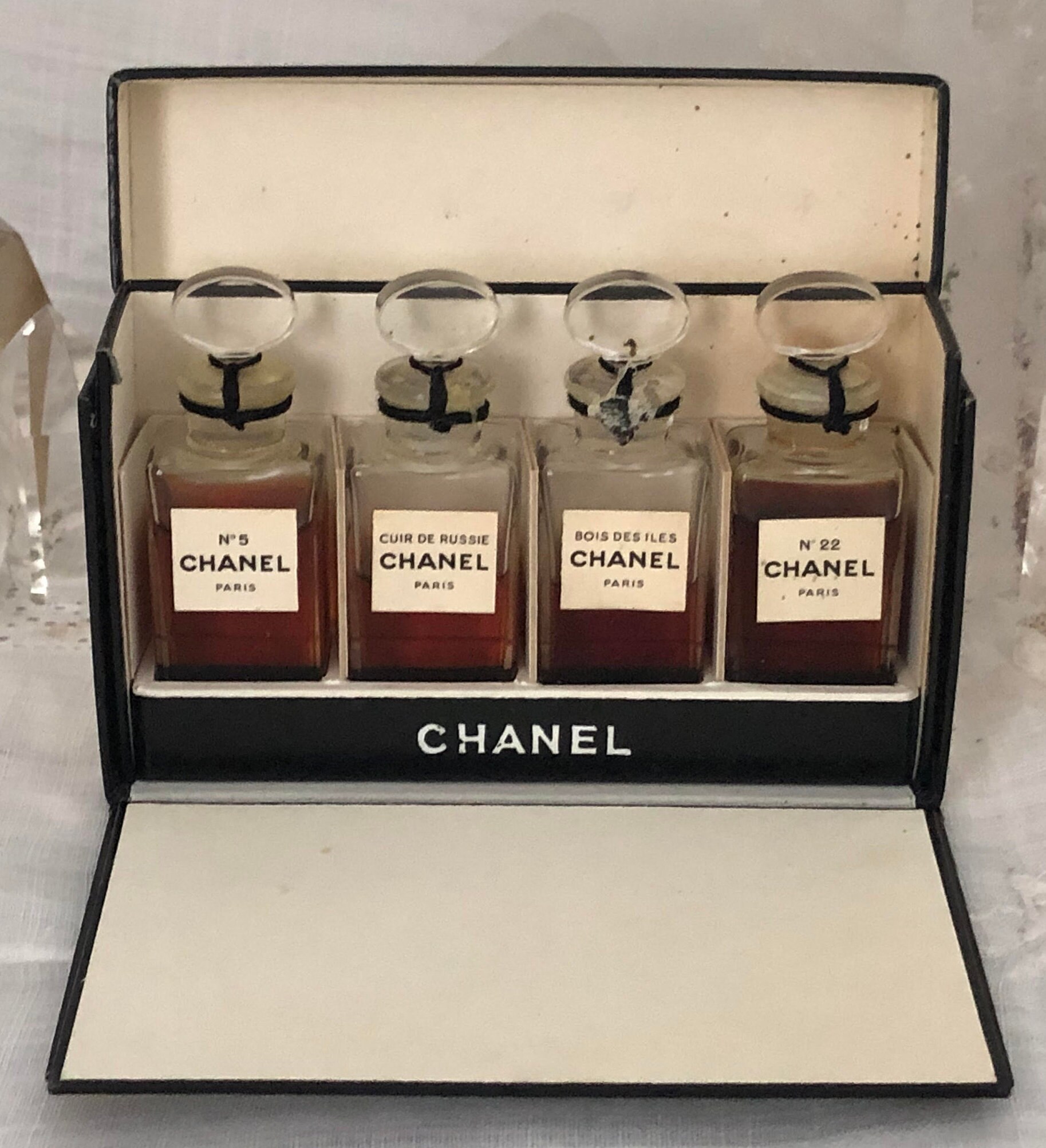 Chanel Coffret Set Cuir De Russie No. 22 Bois Des Iles 