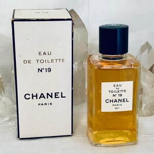 Chanel, No. 19, 118 ml. or 4oz. Flacon, Eau de Toilette, 1970, Paris, France .. image 2