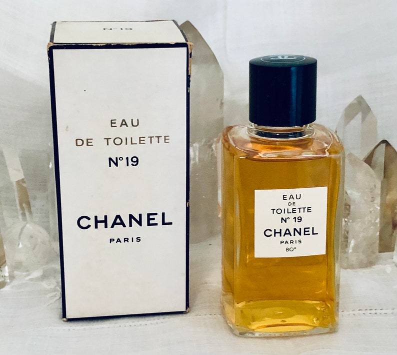 Chanel, No. 19, 118 ml. or 4oz. Flacon, Eau de Toilette, 1970, Paris, France .. image 2