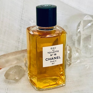 Chanel, No. 19, 118 ml. or 4oz. Flacon, Eau de Toilette, 1970, Paris, France .. image 5