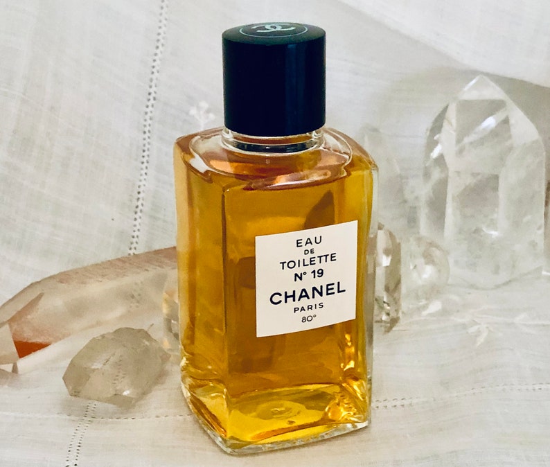 Chanel, No. 19, 118 ml. or 4oz. Flacon, Eau de Toilette, 1970, Paris, France .. image 5