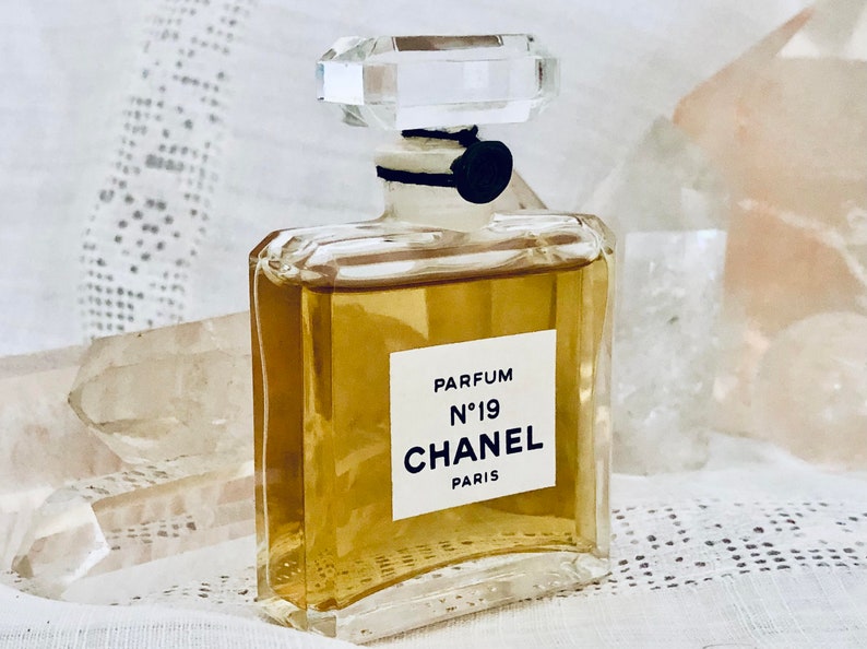 Chanel, No. 19, 15 ml. or 0.5 oz. Flacon, Parfum Extrait, 1970, Paris, France .. image 4