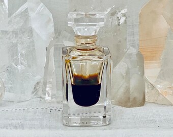 SAMPLE .. Jean Patou, 1000, DECANTED SAMPLE from Flacon, Pure Parfum Extrait, Limited Edition, 1972, Paris, France ..