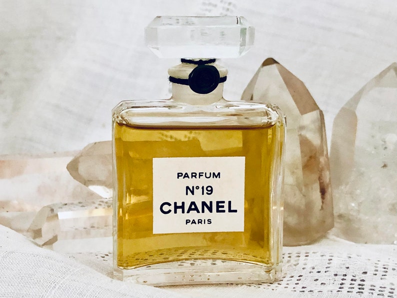 Chanel, No. 19, 15 ml. or 0.5 oz. Flacon, Parfum Extrait, 1970, Paris, France .. image 6