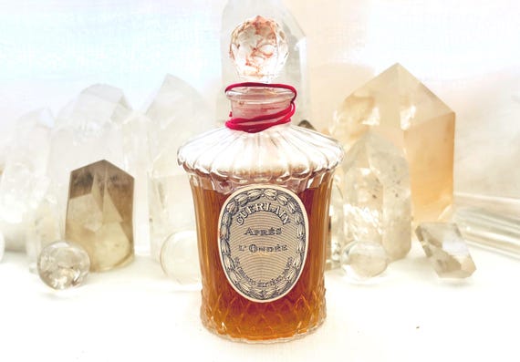Guerlain, Après L'Ondée, Apres L'Ondee, After the Rain, 80 ml. of 2.7 oz. Flacon, Parfum Extrait, Flacon Empire, 1906, 1935, Paris, France