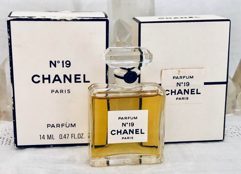 Chanel, No. 19, 15 ml. or 0.5 oz. Flacon, Parfum Extrait, 1970, Paris, France .. image 2