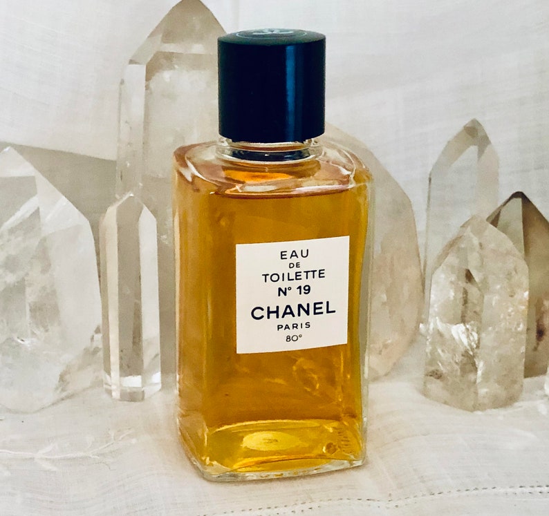 Chanel, No. 19, 118 ml. or 4oz. Flacon, Eau de Toilette, 1970, Paris, France .. image 4
