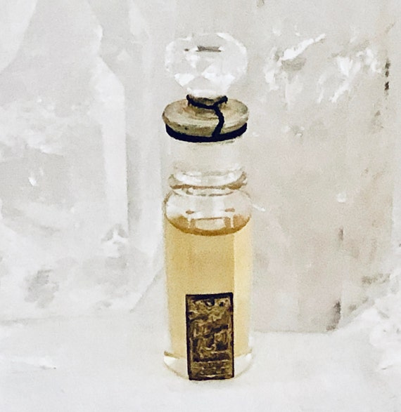 Elizabeth Arden, Cupid's Breath Essence, Lilac, 2.8 ml. or 3/32 oz. Flacon, Parfum Extrait, 1936, Paris, France ..