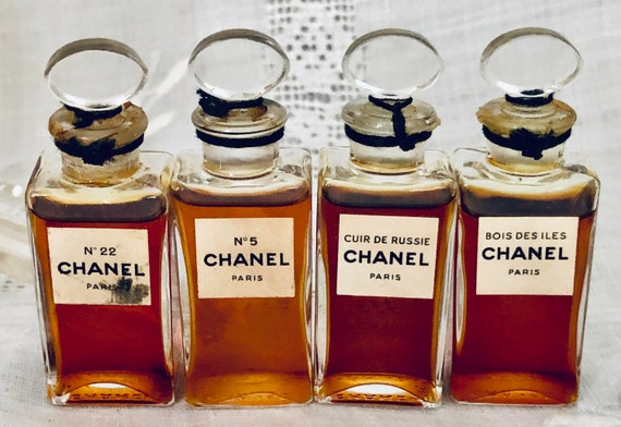 Buy Chanel Coffret Set Cuir De Russie No. 22 Bois Des Iles Online in India  