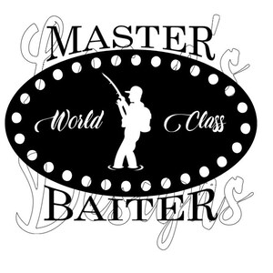 Può includere: Grafica in bianco e nero con le parole "MASTER BAITER" e un design ovale. L'ovale contiene "World Class" e una silhouette di una persona che pesca. Adatto agli appassionati di pesca.