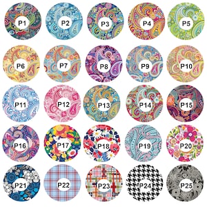 K&ouml;nnte beinhalten: Ein Satz von 25 bunten Kreisen mit Mustern, die jeweils von P1 bis P25 nummeriert sind. Die Muster umfassen Paisley-, Blumen-, Karomuster und geometrische Designs.