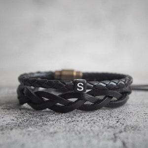 Pulsera de hombre personalizada, pulsera trenzada de cuero con inicial, pulsera de hombre en capas, regalo de cumpleaños, regalo para él