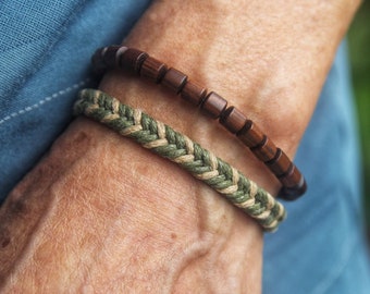 Set armbanden met houten kralen: boho-stijl gevlochten leer