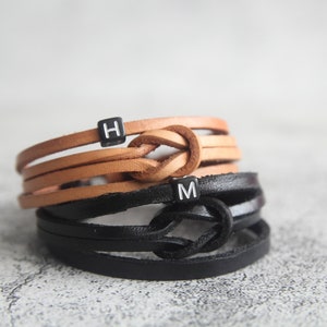Pulseras personalizadas a juego, pulseras de letras iniciales personalizadas, pulsera de nudo de amor de cuero, pulsera de nudo eterno, pulsera de amistad