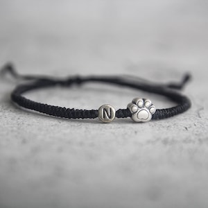 Armband hond gedenkteken, gepersonaliseerde armband huisdier, eerste armband hond, hond moeder cadeau, initiaal armband koosnaam, huisdier gedenkteken, armband hond poot