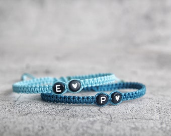 Bijpassende armbanden met initialen voor stellen: gepersonaliseerde vriendschapsset