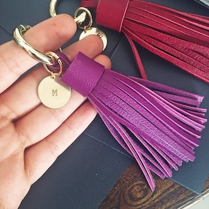 Gepersonaliseerd cadeau voor haar, aangepaste kwast sleutelhanger, lederen bagcharm, lederen kwast sleutelhanger, naam sleutelhanger, initialen charme kwast sleutelhanger