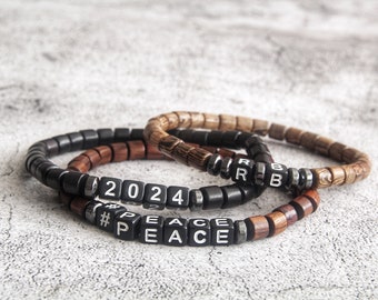 Gepersonaliseerde houten kralenarmband: armband met beginletternaam