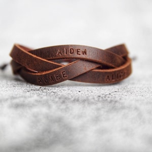 Personalisiertes Geschenk für Mama, geflochtenes Lederarmband, Familienarmband, Armband für sie, benutzerdefiniertes Namensarmband, Muttertagsgeschenk, Geschenk für sie