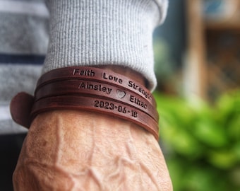 Gepersonaliseerde leren armband voor heren: gegraveerde naam vader cadeau
