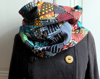 Large snood in wax patchwork and recycled wool lining - colorful neck warmer in recycled African fabric - unique and artisanal piece