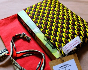 Handcrafted & unique nomadic book pouch - book protector in Senegalese wax cotton and recycled fabric - original and eco-friendly reading gift