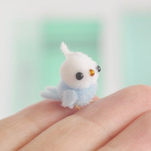 Charm en boule de Birb | Perruche oiseau micro-feutrée, cadeau fait main pour animal de compagnie, cadeau miniature pour animal de compagnie, peluche commémorative miniature, accessoires de porte-clés