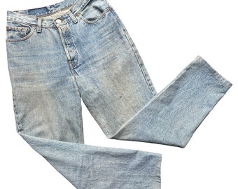 Vintage Levis 501 / 1990s Denim Mid Wash / Classic Slim Mens Cut / Boyfriend Jeans / Size S-M / 17501-0191