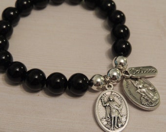 Pulsera de ágata negra de San Expedito con dije de ángel de la guarda