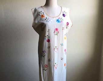 vintage handmade embroidered bright floral ivory cotton crochet trim tie back sleeveless pullover peasant festival dress