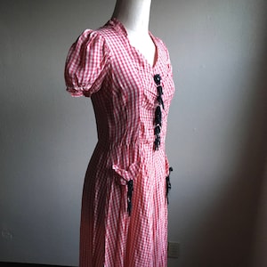 vintage 40 handmade red white checkered gingham plaid side zip chevron waist velvet ribbon heart shaped pockets dress w30