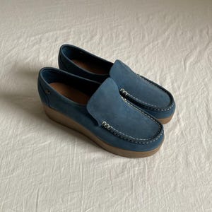 Vintage Bass loafers dam 7 1/2 M 2564 blå mocka platå gummisula slip-on mock toe