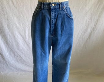 vintage 80s damskie lee riders niebieskie jeansy wysoki stan 28 plisowane mom jeans miękkie wyblakłe postrzępione union made usa ugwa