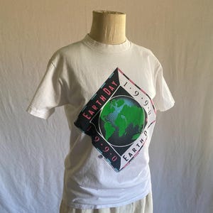 90s Earth Day Tshirt - Etsy