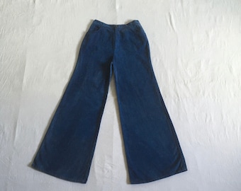 Calça jeans azul vintage anos 70, boca de sino, cintura alta, tamanho 26/27 x 31, estilo hippie/disco dos anos 70.