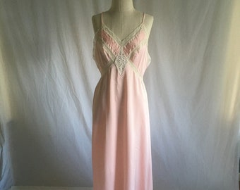 vintage 70s blushing pink antique white lace maxi nightgown bedroom dress slip lingerie 1970s does 1930s style