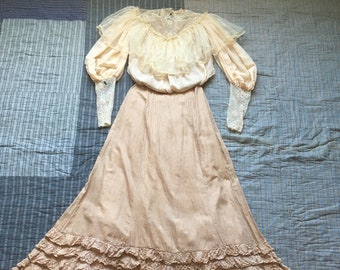 vintage antique victorian Edwardian tea dress set mutton sleeve cotton ruffle lace tulle early 1900s gibson girl suffragists fashion era