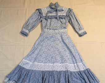 vintage 70s handmade cotton blue calico ruffle prairie dress skirt blouse set w26