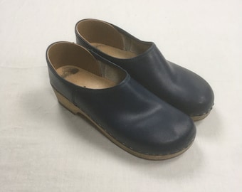 vintage 80s womens wooden clogs blue leather upper closed back 39, 8 1/2 hippie boho traditional swedish footwear handmade cobbler shoes