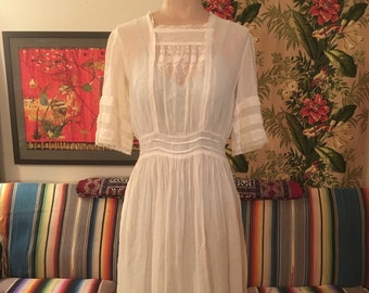 vintage early 1910s antique white cotton pleated square neck Edwardian tea lawn picnic dress w25 suffragists era fashion