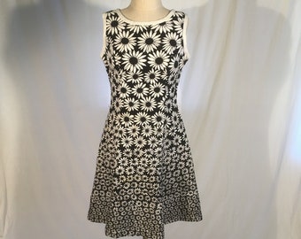 Vintage 60-tals Leslie Fay Lord & Taylor båtringad blommig prästkrage-tryck svartvit ärmlös bomullsklänning med dragkedja baktill hippie boho