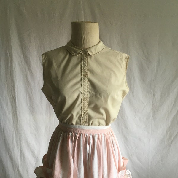 vintage 50s womens button up off white sleeveless pointed flat collar broadcloth blouse 1950s mid century fashion off white