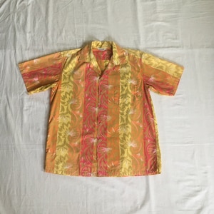 vintage 50s mens hawaiian reverse print shirt loop collar wooden buttons straight tail made in hawaii aloha luau tiki lounge selvedge