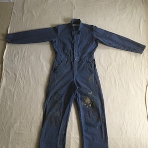 Mono de trabajo vintage de algodón azul ahumado con estampado de pintura roja, con cierre a presión, fabricado en EE. UU.