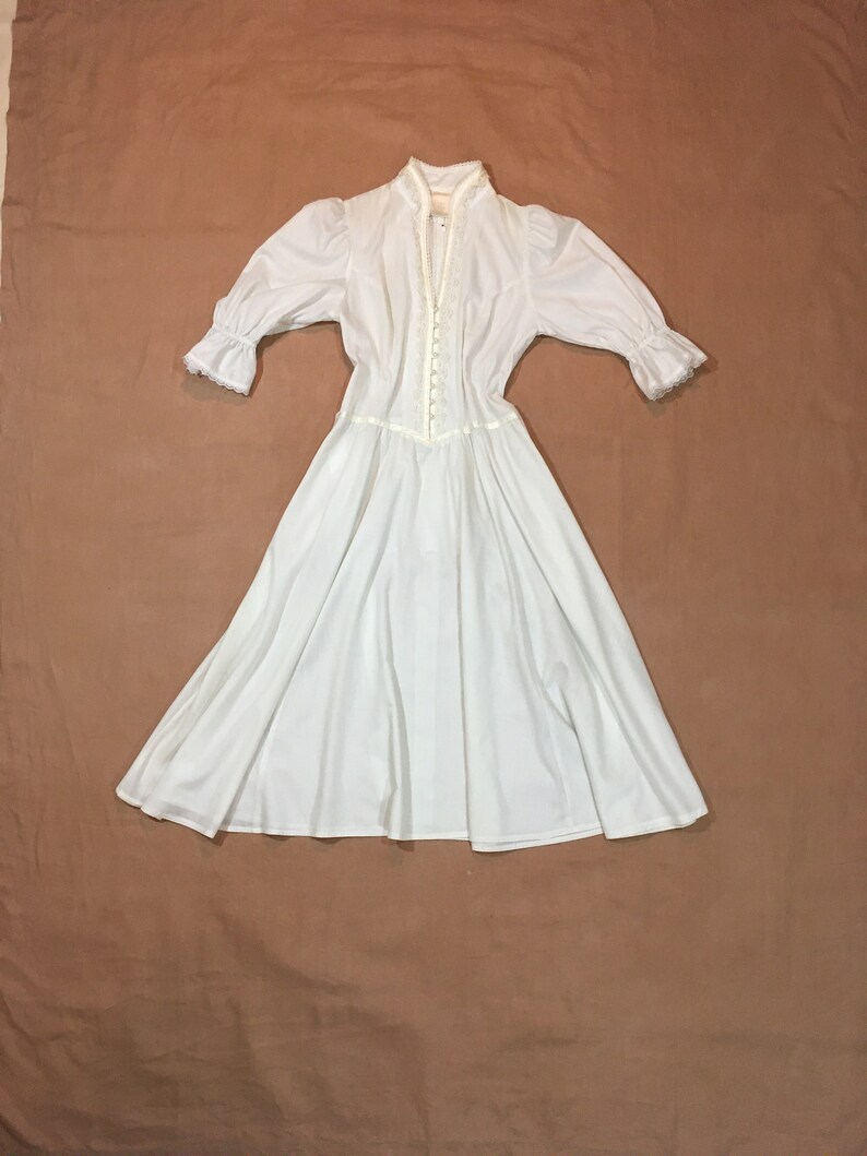 vintage 70s gunne sax high neck deep v zip back tie back white prairie dress