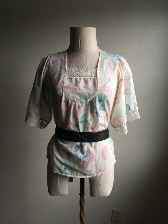 vintage 70s floral gauze square neck lace trim pr… - image 1